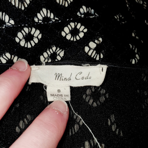 Mind Code black Sheer Sleeveless top - Picture 6 of 8